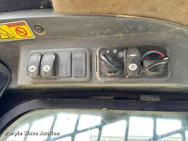 image for item NN9443 2013 Caterpillar  246C skid steer loader