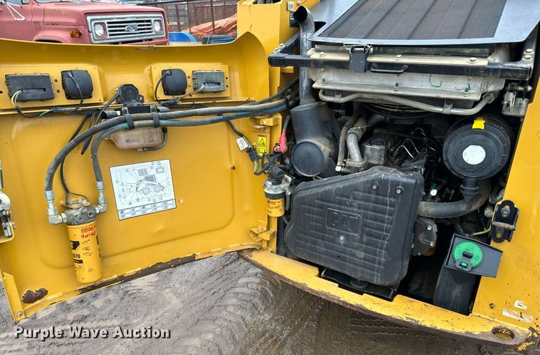 image for item NN9443 2013 Caterpillar  246C skid steer loader
