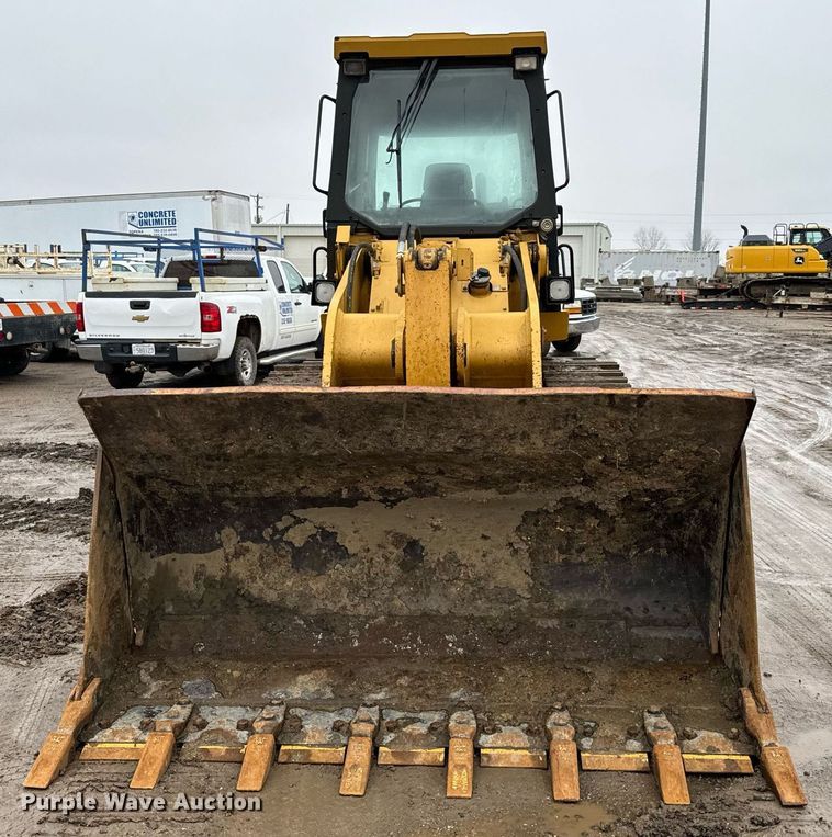 image for item NN9445 2002 Caterpillar  953C track loader