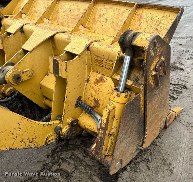 image for item NN9445 2002 Caterpillar  953C track loader