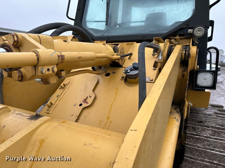 image for item NN9445 2002 Caterpillar  953C track loader