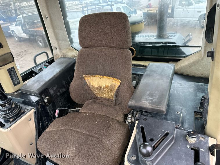 image for item NN9445 2002 Caterpillar  953C track loader