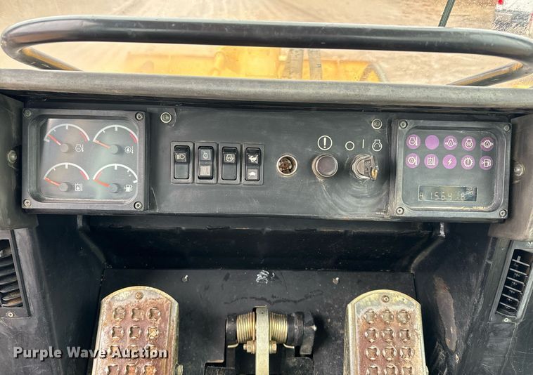 image for item NN9445 2002 Caterpillar  953C track loader