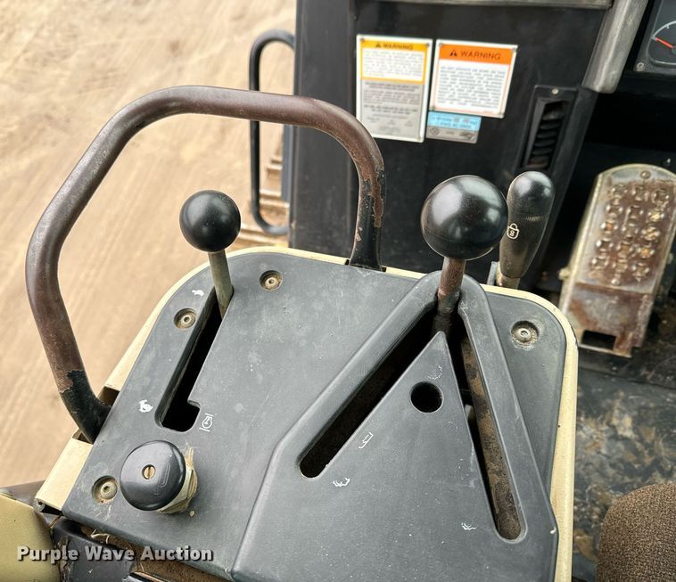 image for item NN9445 2002 Caterpillar  953C track loader