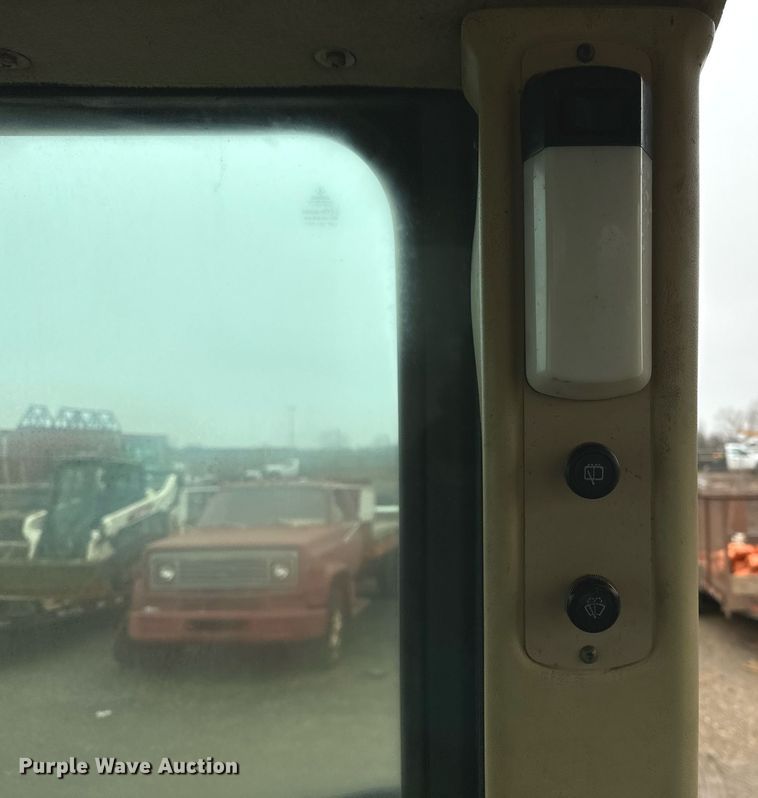 image for item NN9445 2002 Caterpillar  953C track loader