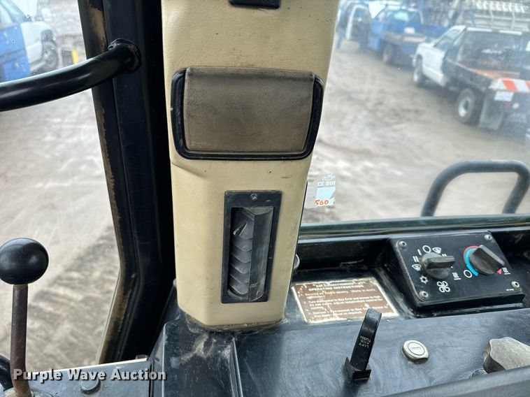 image for item NN9445 2002 Caterpillar  953C track loader