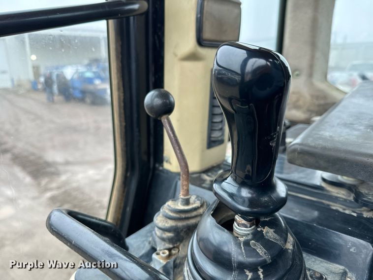 image for item NN9445 2002 Caterpillar  953C track loader