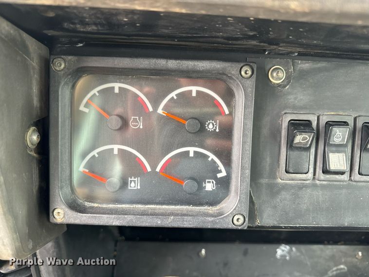 image for item NN9445 2002 Caterpillar  953C track loader