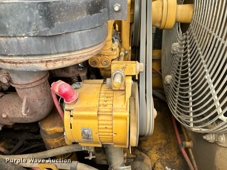 image for item NN9445 2002 Caterpillar  953C track loader