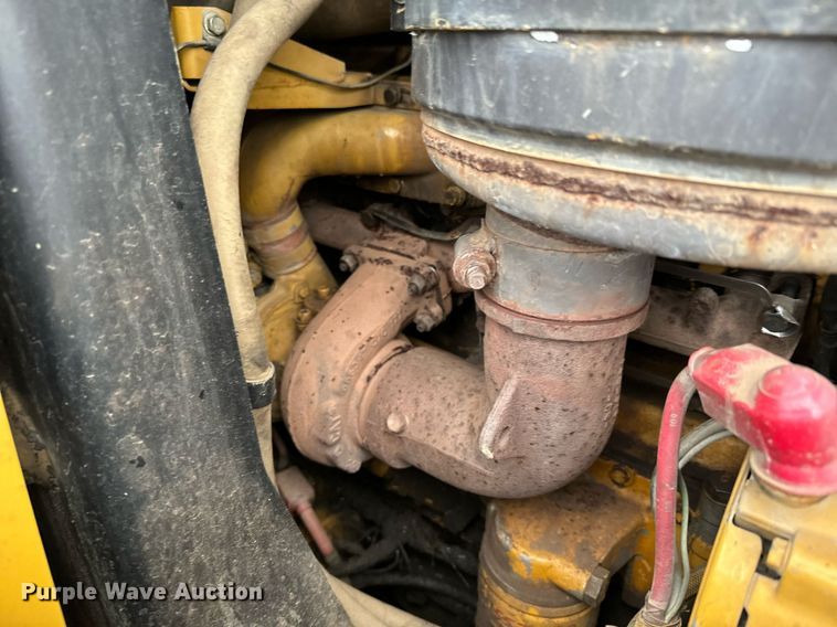 image for item NN9445 2002 Caterpillar  953C track loader