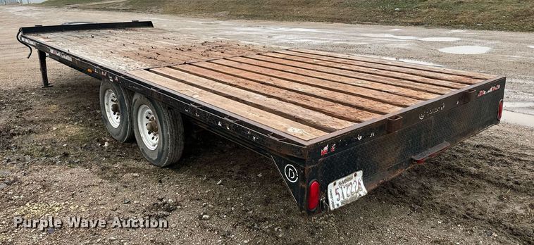 image for item NN9454 2009 Circle D flatbed trailer
