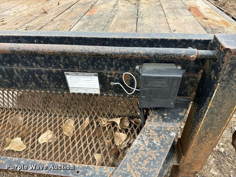 image for item NN9454 2009 Circle D flatbed trailer