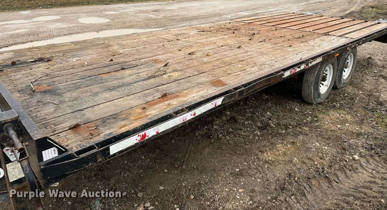 image for item NN9454 2009 Circle D flatbed trailer