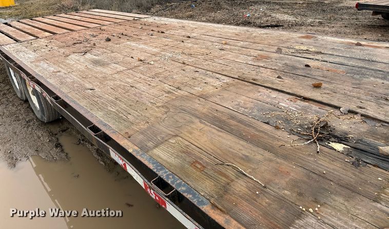 image for item NN9454 2009 Circle D flatbed trailer