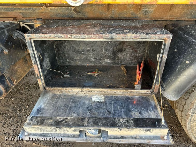 image for item NN9455 2005 International  8600 dump truck