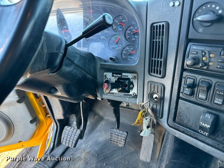 image for item NN9455 2005 International  8600 dump truck