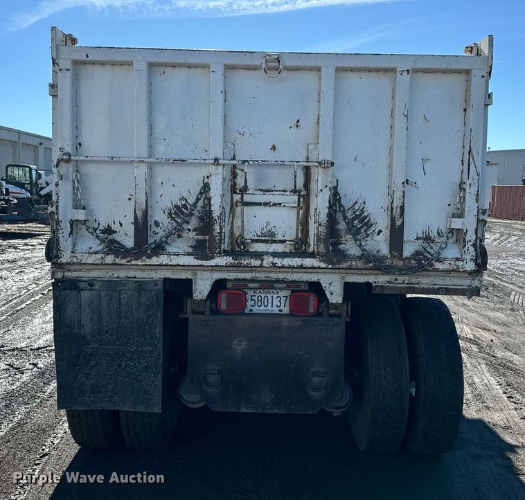 image for item NN9456 2000 Freightliner FL80 dump truck