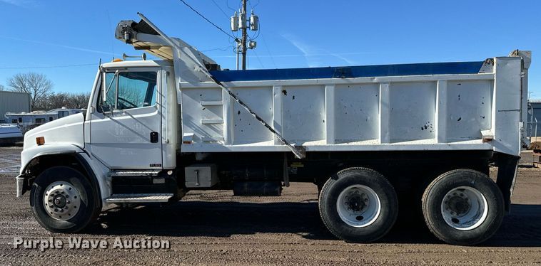 image for item NN9456 2000 Freightliner FL80 dump truck