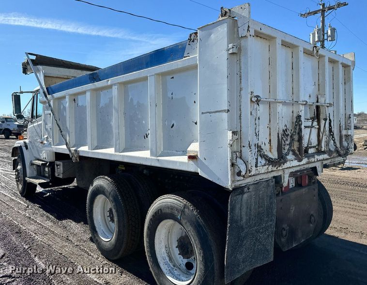 image for item NN9456 2000 Freightliner FL80 dump truck