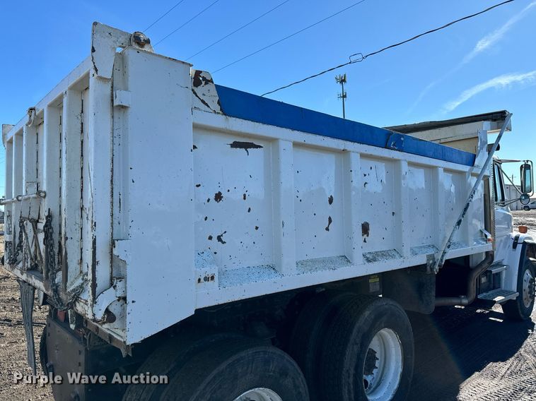 image for item NN9456 2000 Freightliner FL80 dump truck