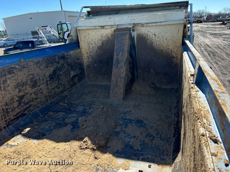 image for item NN9456 2000 Freightliner FL80 dump truck