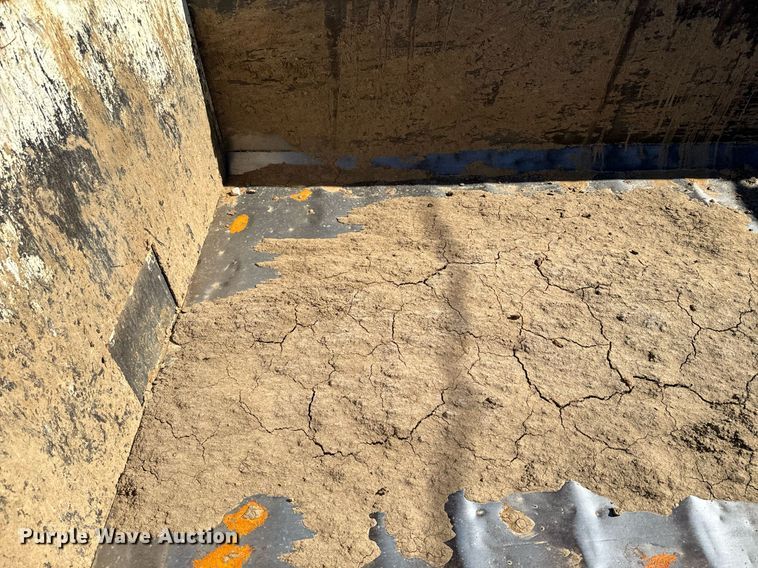 image for item NN9456 2000 Freightliner FL80 dump truck