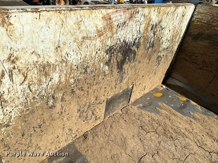 image for item NN9456 2000 Freightliner FL80 dump truck