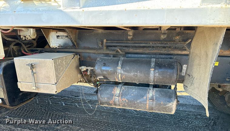 image for item NN9456 2000 Freightliner FL80 dump truck