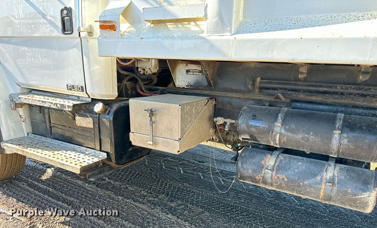 image for item NN9456 2000 Freightliner FL80 dump truck