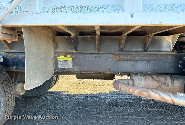 image for item NN9456 2000 Freightliner FL80 dump truck