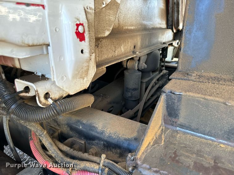 image for item NN9456 2000 Freightliner FL80 dump truck