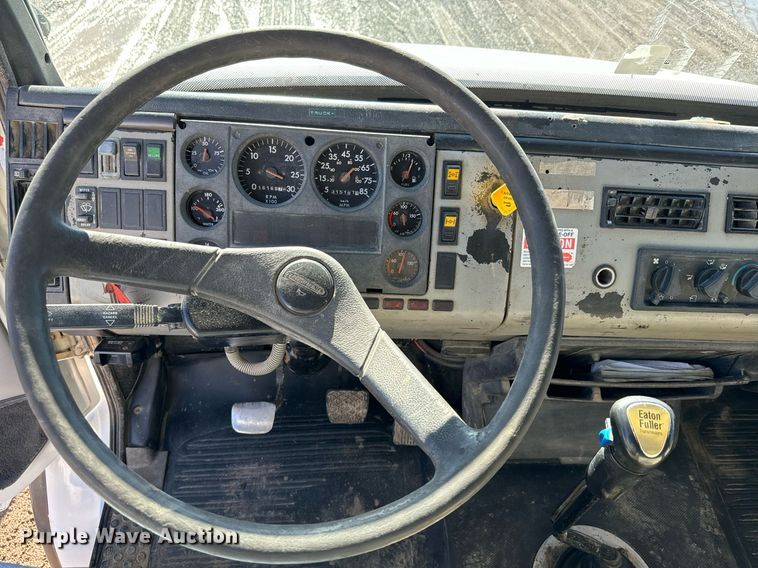 image for item NN9456 2000 Freightliner FL80 dump truck