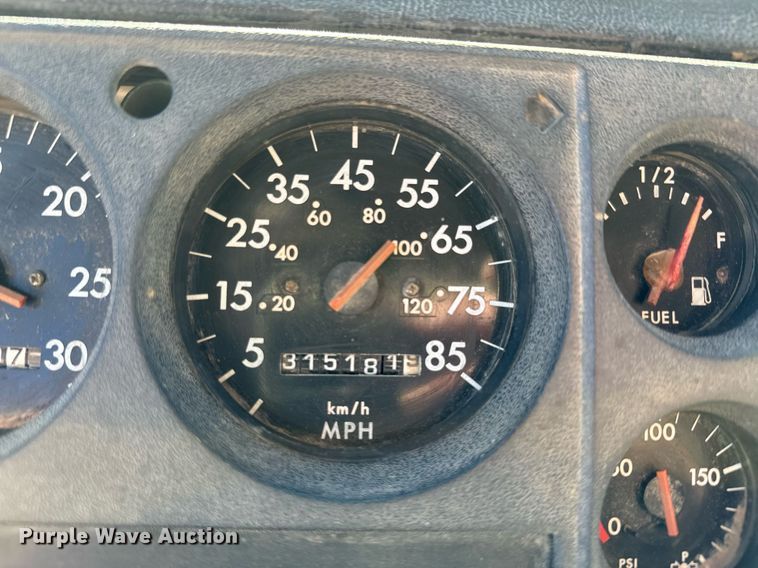 image for item NN9456 2000 Freightliner FL80 dump truck