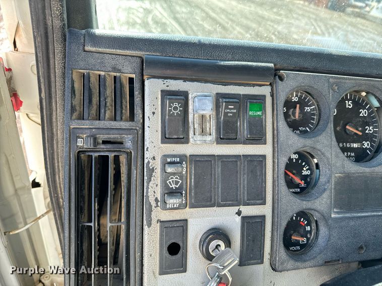 image for item NN9456 2000 Freightliner FL80 dump truck