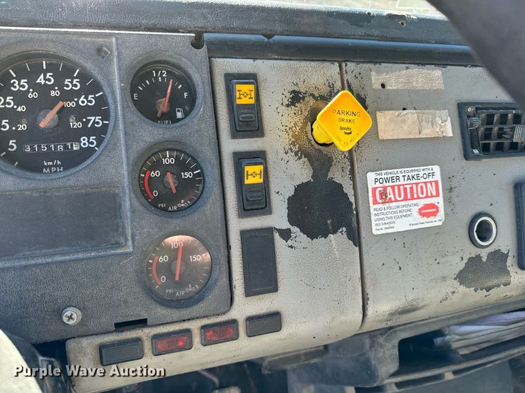 image for item NN9456 2000 Freightliner FL80 dump truck