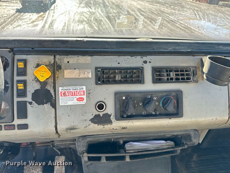 image for item NN9456 2000 Freightliner FL80 dump truck