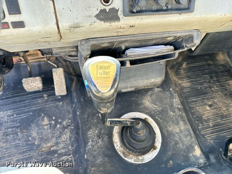 image for item NN9456 2000 Freightliner FL80 dump truck