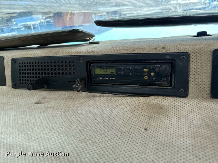 image for item NN9456 2000 Freightliner FL80 dump truck