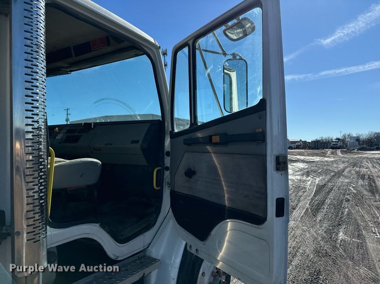 image for item NN9456 2000 Freightliner FL80 dump truck