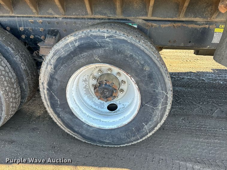 image for item NN9456 2000 Freightliner FL80 dump truck