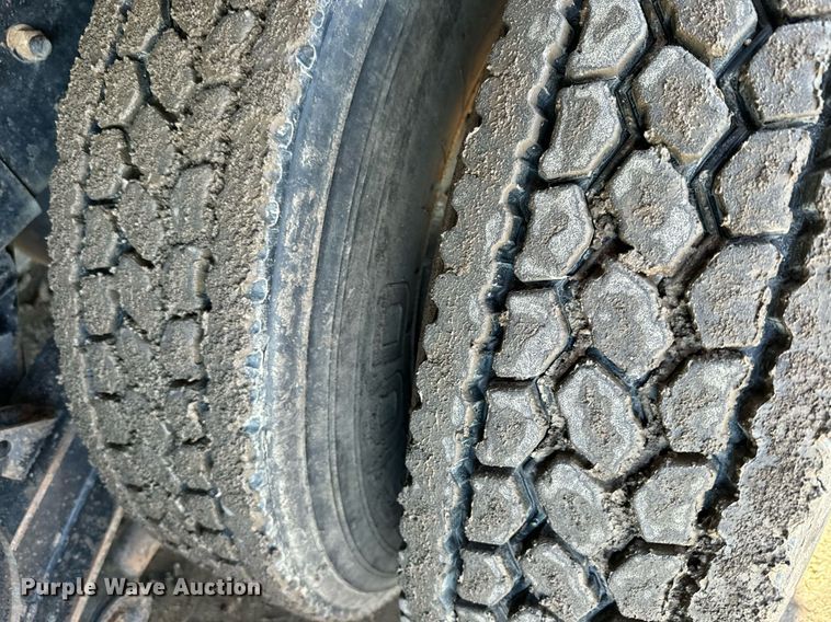 image for item NN9456 2000 Freightliner FL80 dump truck