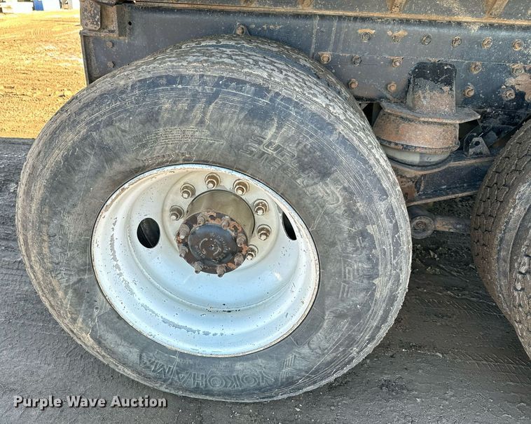 image for item NN9456 2000 Freightliner FL80 dump truck