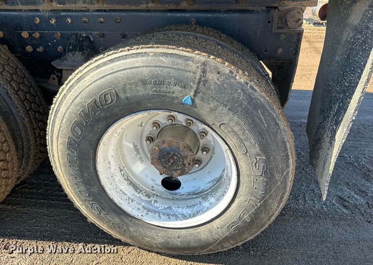 image for item NN9456 2000 Freightliner FL80 dump truck