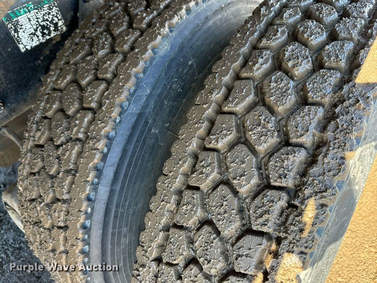 image for item NN9456 2000 Freightliner FL80 dump truck