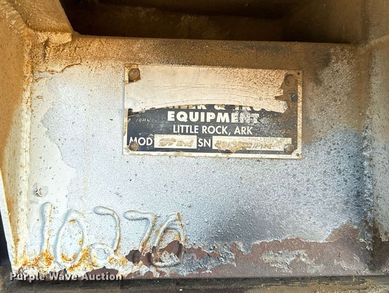 image for item NN9456 2000 Freightliner FL80 dump truck