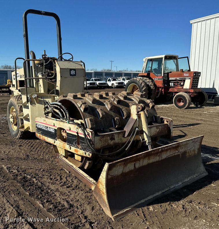 image for item NN9467 1995 Ingersoll Rand SD70D single drum vibratory roller