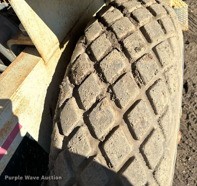 image for item NN9467 1995 Ingersoll Rand SD70D single drum vibratory roller