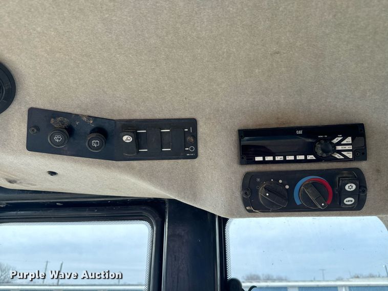 image for item NN9505 2013 Caterpillar  953D track loader