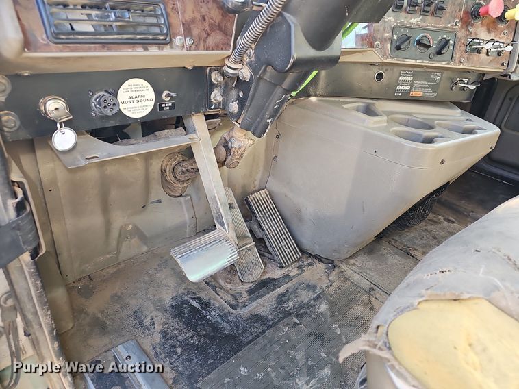 image for item NP9307 2007 International  9200i SBA  dump truck