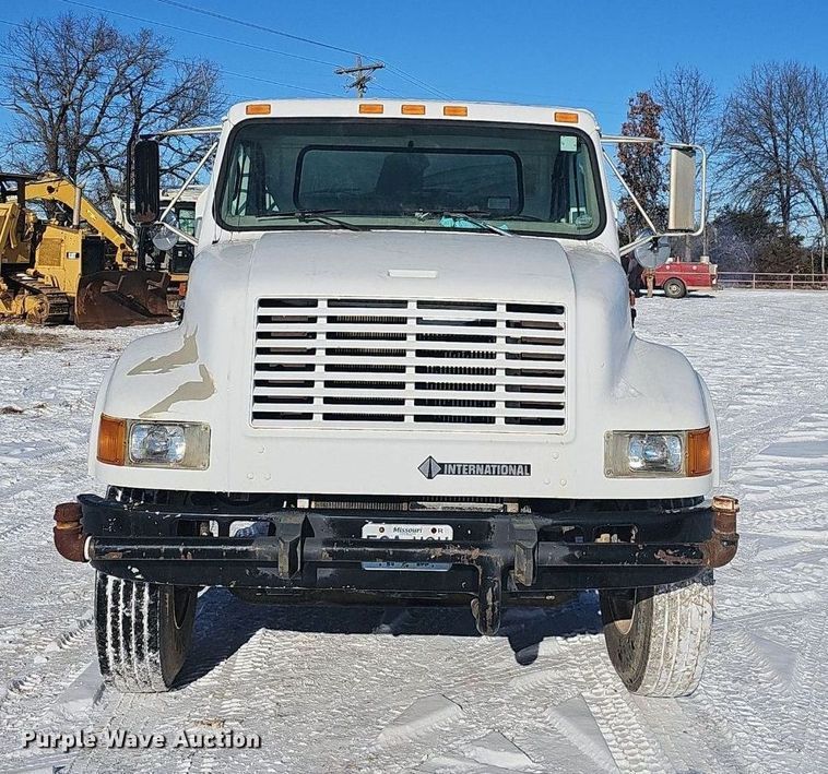 image for item NP9310 2000 International 4700 water truck